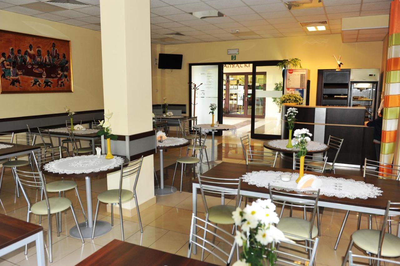 Centrum Ostra Brama Im. Jana Pawla II Skarzysko-Kamienna Ngoại thất bức ảnh